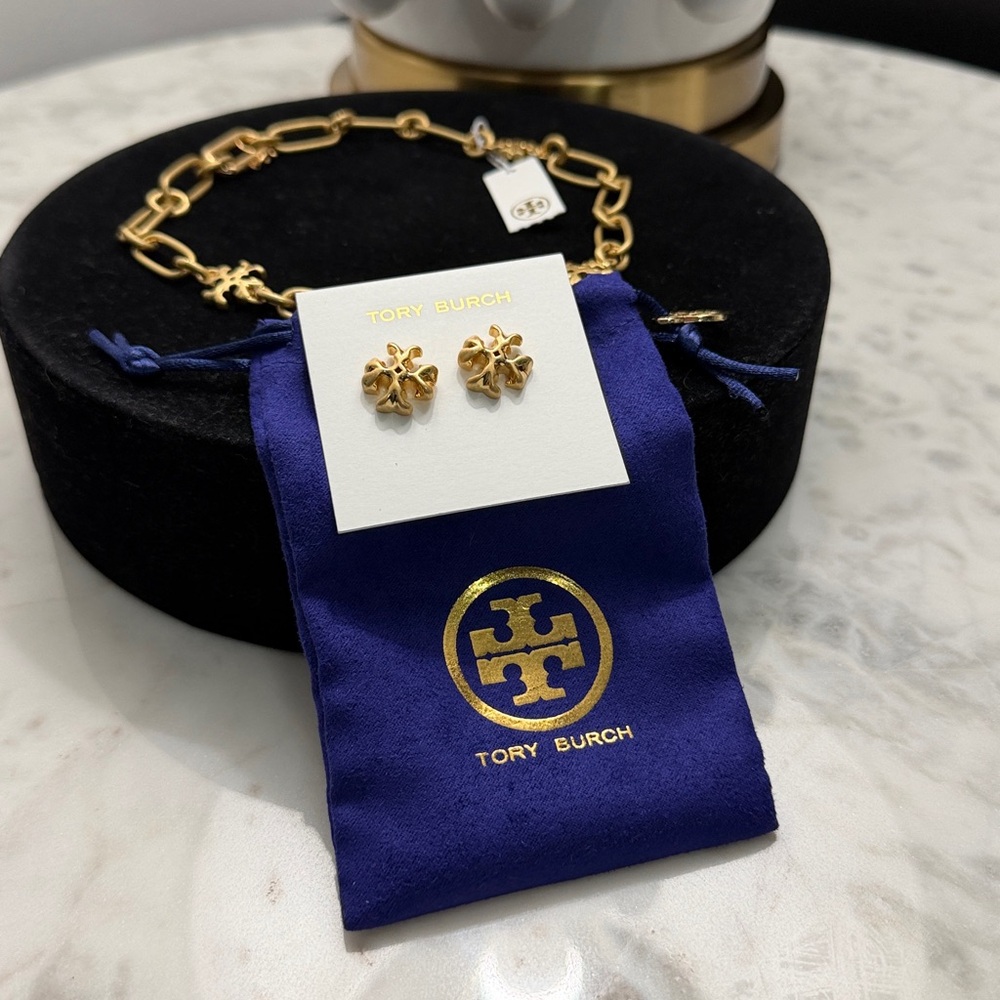 Tory Burch Gold Logo Link Necklace with Matching Logo Stud Earrings - Picture 4 of 4